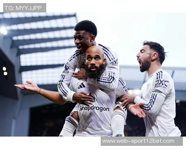 曼联客战利物浦将首次穿白色客场球衣引发球迷热议