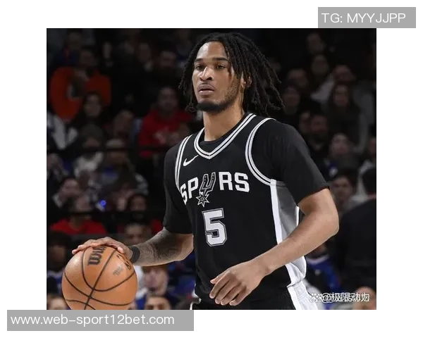 菜鸟球员科比桑德斯表现亮眼奎因和特雷约翰逊助力球队胜利